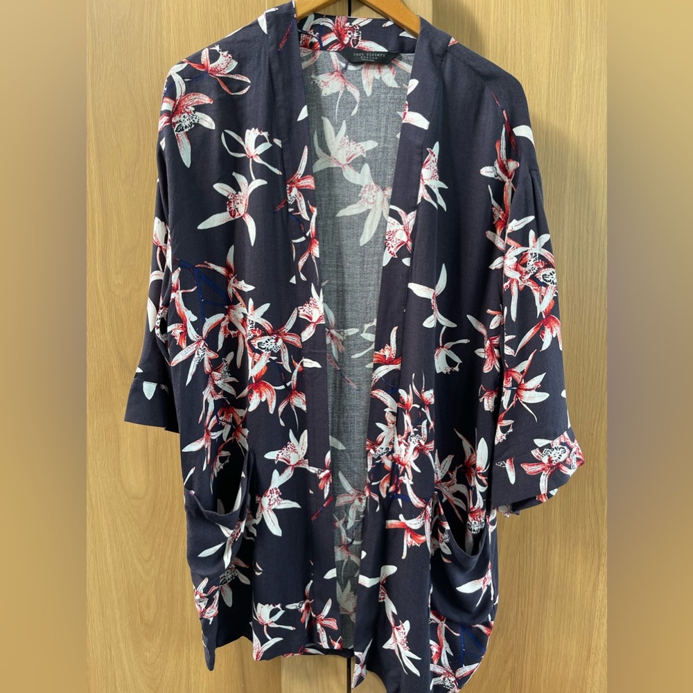 Knot Sisters M Kimono Embroidered Detail Floral Print With Pockets
